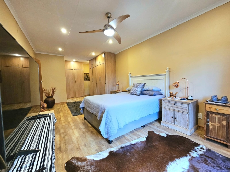 5 Bedroom Property for Sale in Miederpark North West